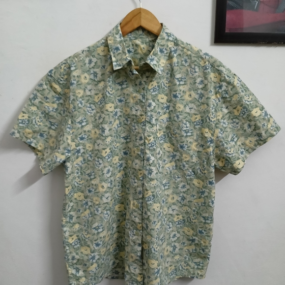 Hawaiian Tops - Flower print light colour shirt for womens